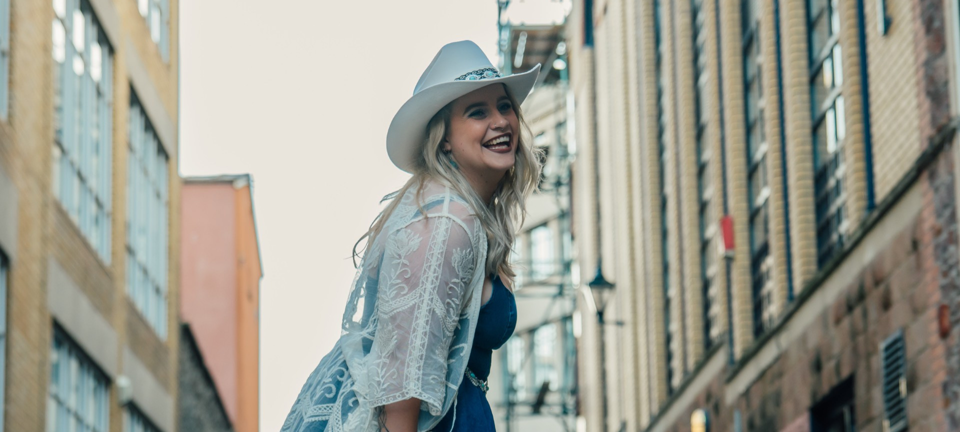 CLUB ROOM: Rhiannon Paige