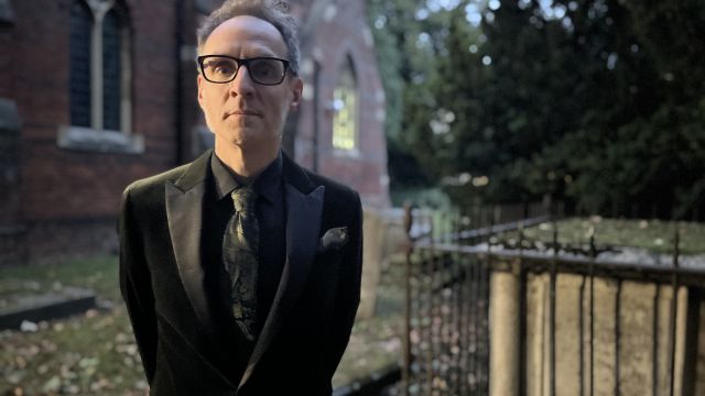 Club Room: 'The Evil Bat!' + Live Score